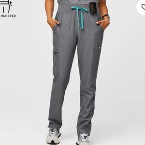 Figs | Yola Skinny Scrub Pants in Graphite